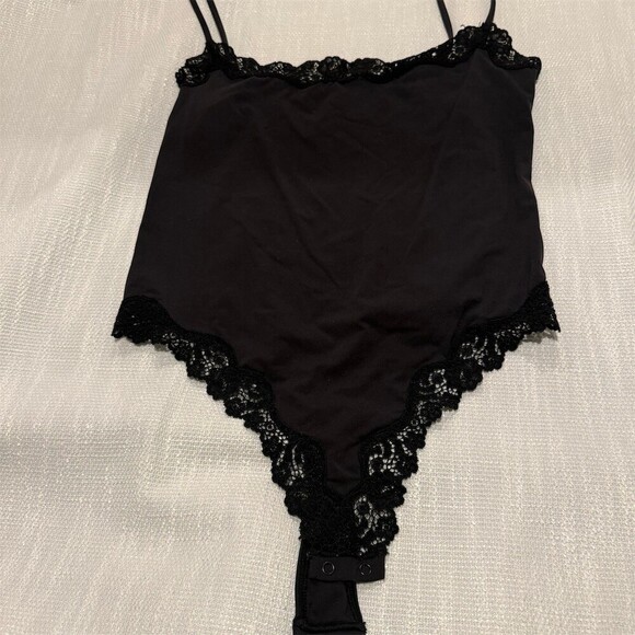 SKIMS Other - SKIMS Fits Everybody Lace Trim Bodysuit Womens L Black Onyx Snap Closure